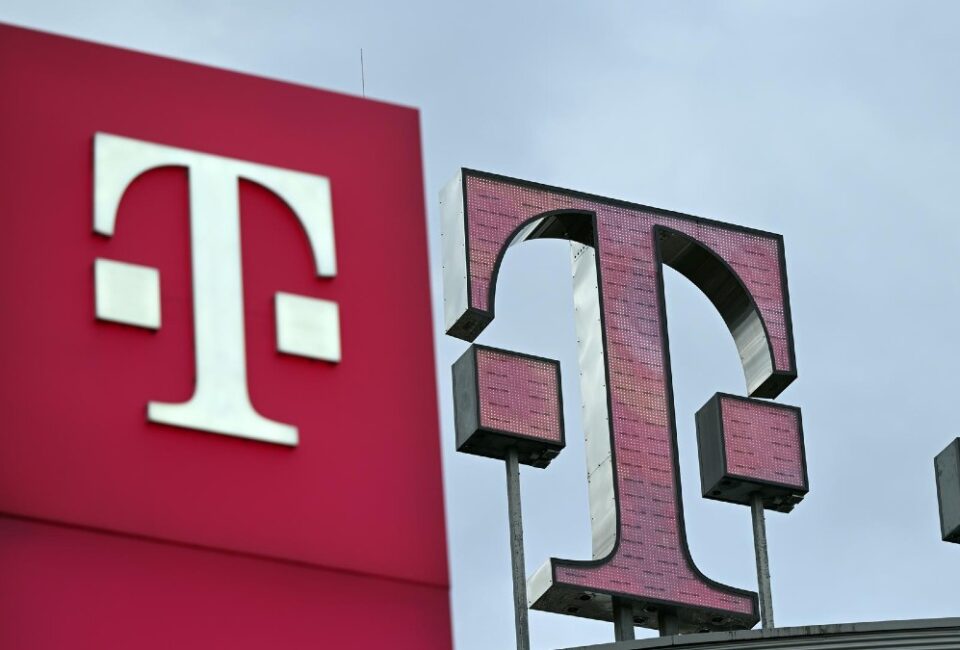 Deutsche Telekom gana un 92% más entre enero y junio y eleva previsiones