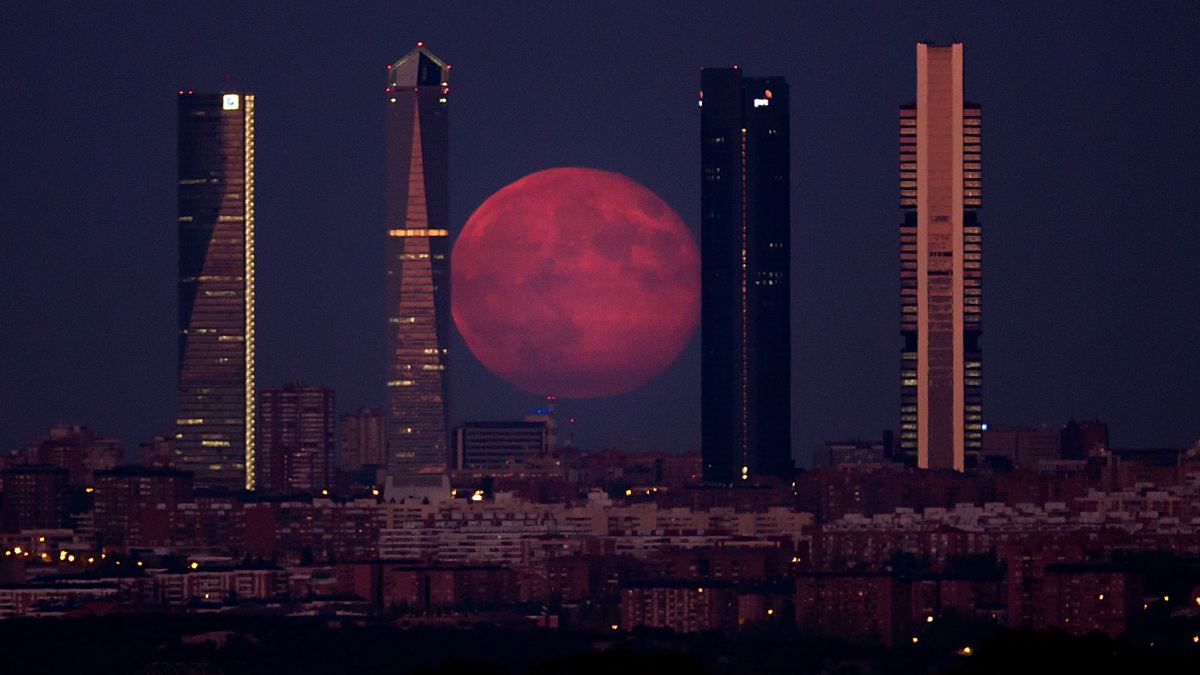 Qué es una superluna y por qué la de hoy es la más impresionante del año