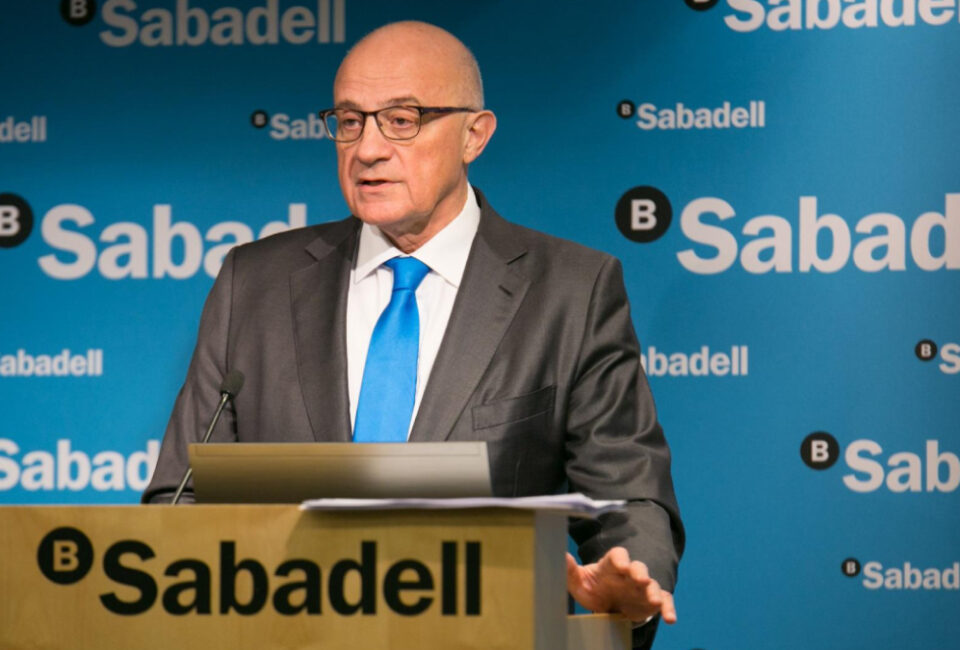 Oliu adquiere cerca de un millón de acciones de Sabadell por 780.000 euros