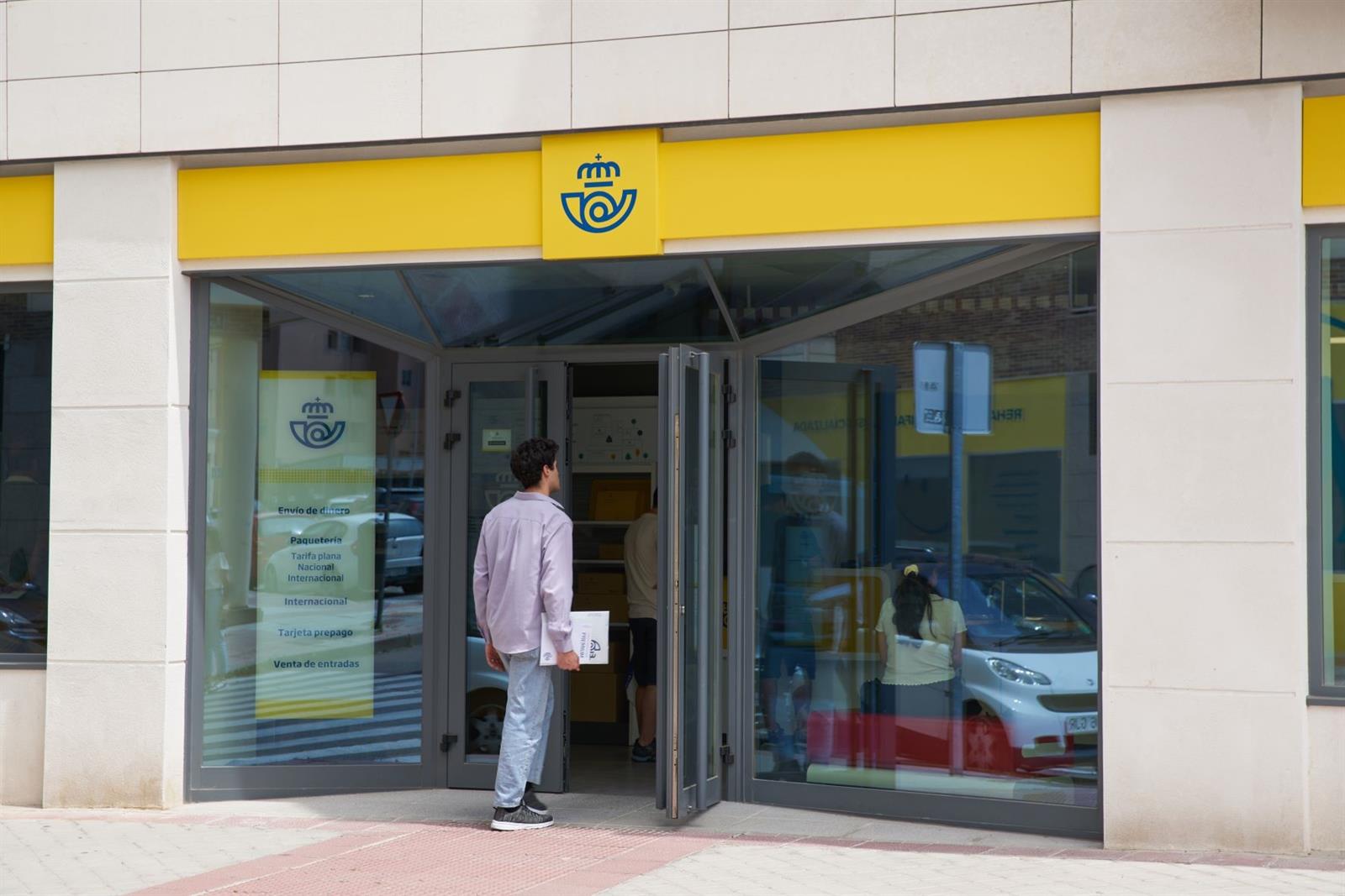 Correos permitirá cambiar divisas en sus oficinas y zonas rurales gracias a un acuerdo con Global Exchange