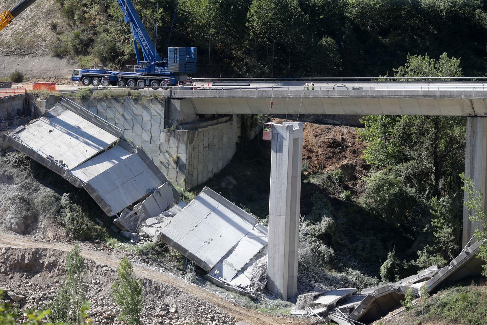 El deterorio del hormigón y trabajos de reparación desataron el colapso del viaducto de la A-6 en Pedrafita