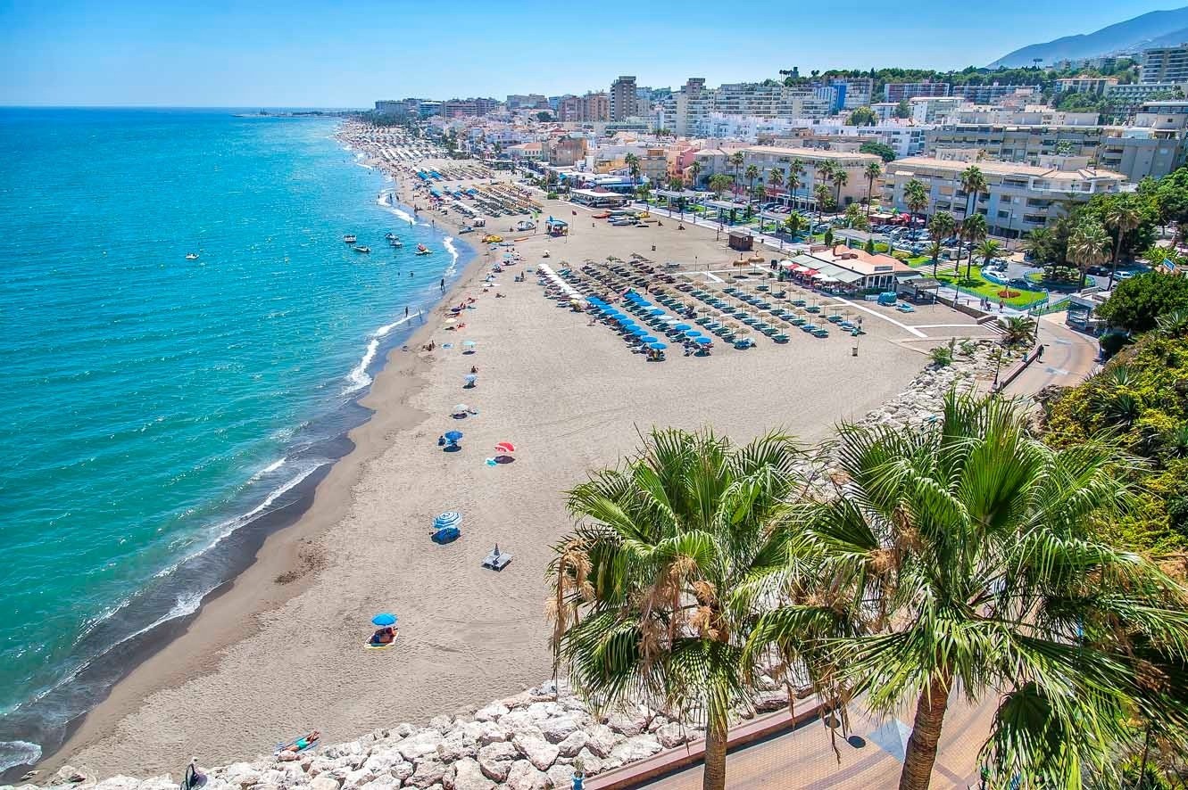 Los municipios de ‘sol y playa’ recaban apoyos para desarrollar un Plan Nacional del sector en 2023