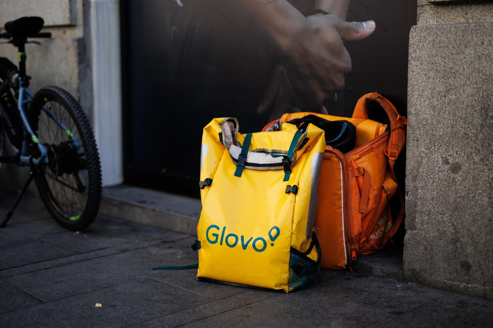Glovo y UGT crean una mesa de análisis y prospectiva para abordar las nuevas realidades de la economía digital