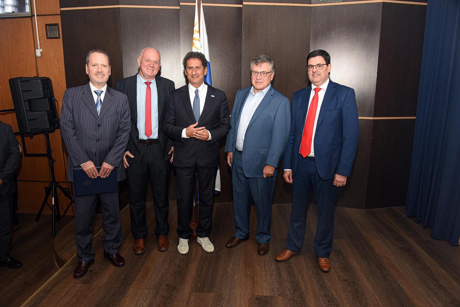 Uruguay acogerá en noviembre el primer foro de inversión de América Latina en energías renovables