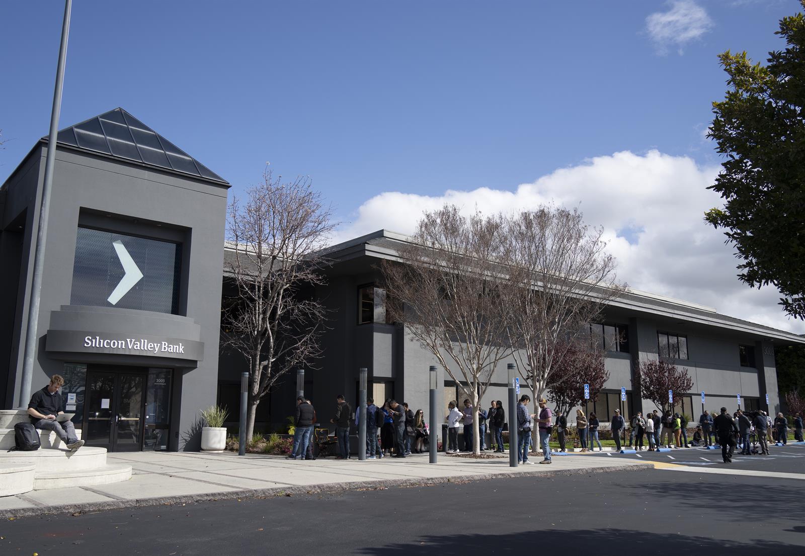 First-Citizens se dispara casi un 50% tras comprar SVB y tira de los bancos regionales