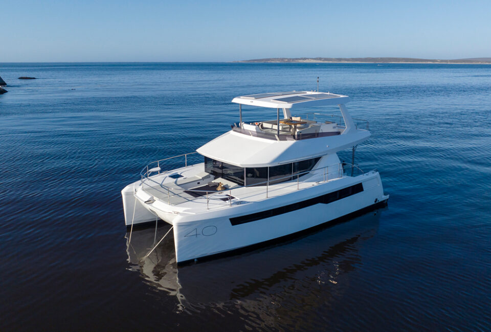 Así es el Leopard 40 Powercat, un ‘mini’ catamarán para navegar en aguas turbulentas