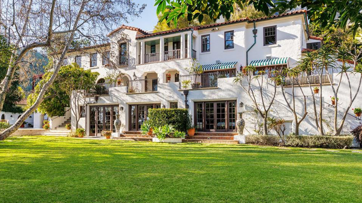 Matthew Weiner, creador de ‘Mad Men’, vende su casa de Los Ángeles de los años 20 por 15,5 millones de dólares