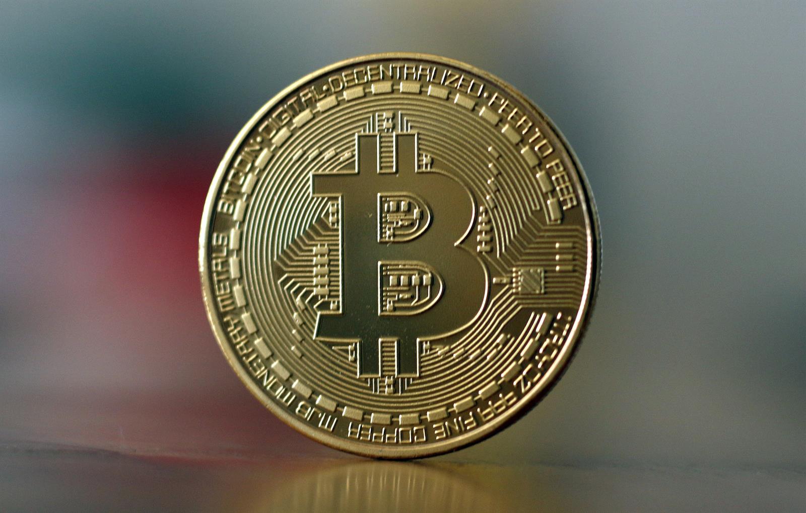 Bitcoin supera los 30.000 dólares por primera vez en 10 meses