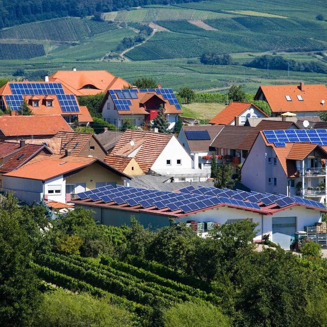 Las comunidades energéticas contarán con cupos en las subastas y capacidad en los nudos de la red eléctrica