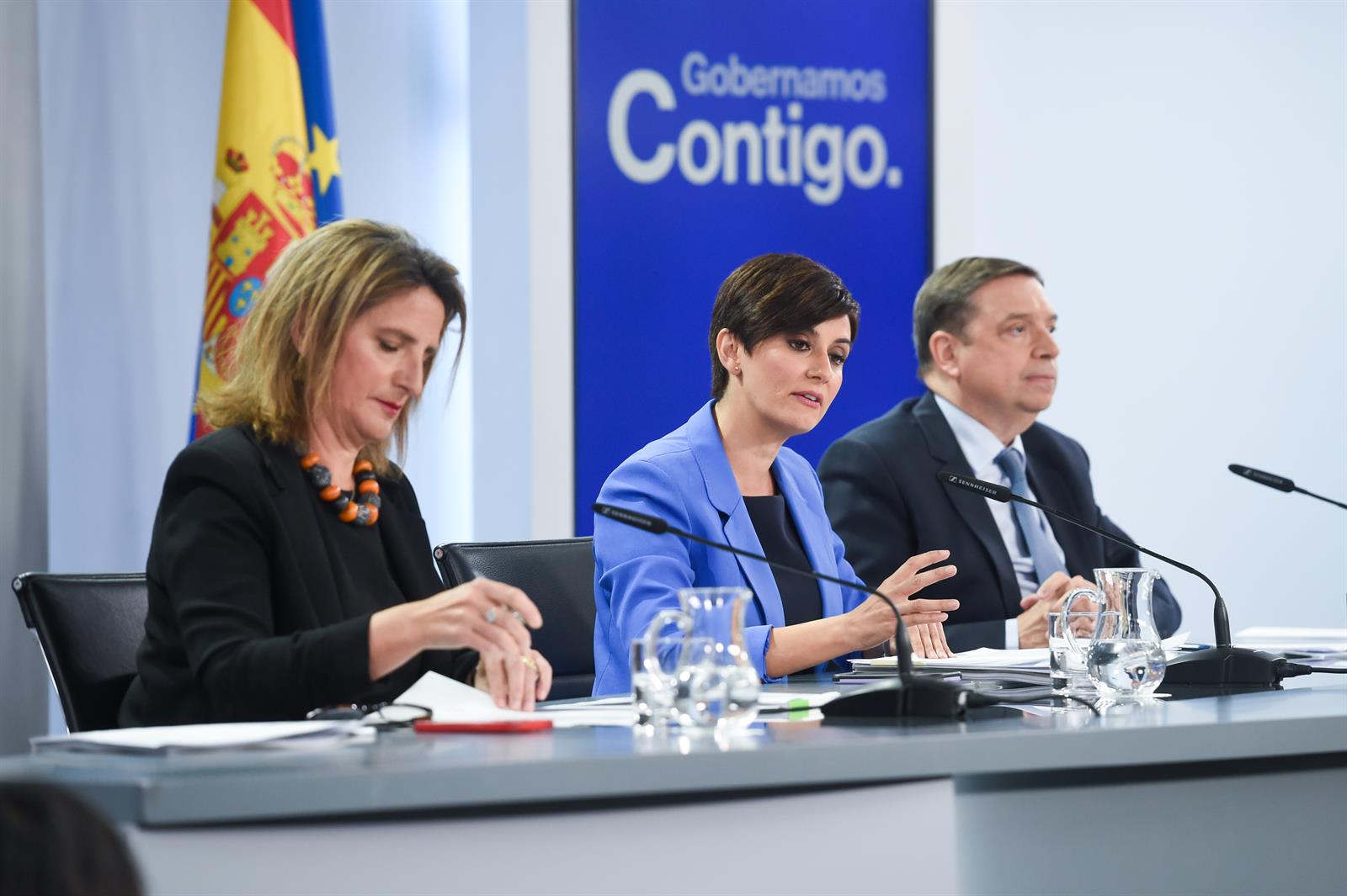 El Gobierno aprueba el decreto de redes eléctricas cerradas para mejorar la competitividad de la industria