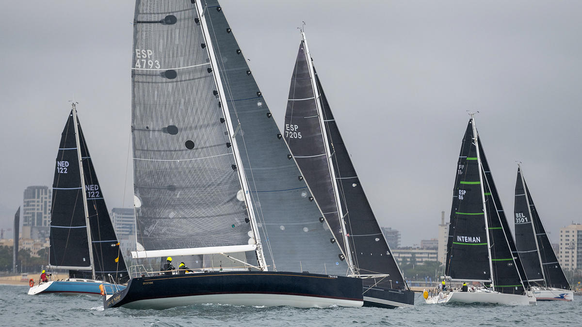 Trofeo Vela Conde de Godó | El temporal cambia los planes en el primer día de competición