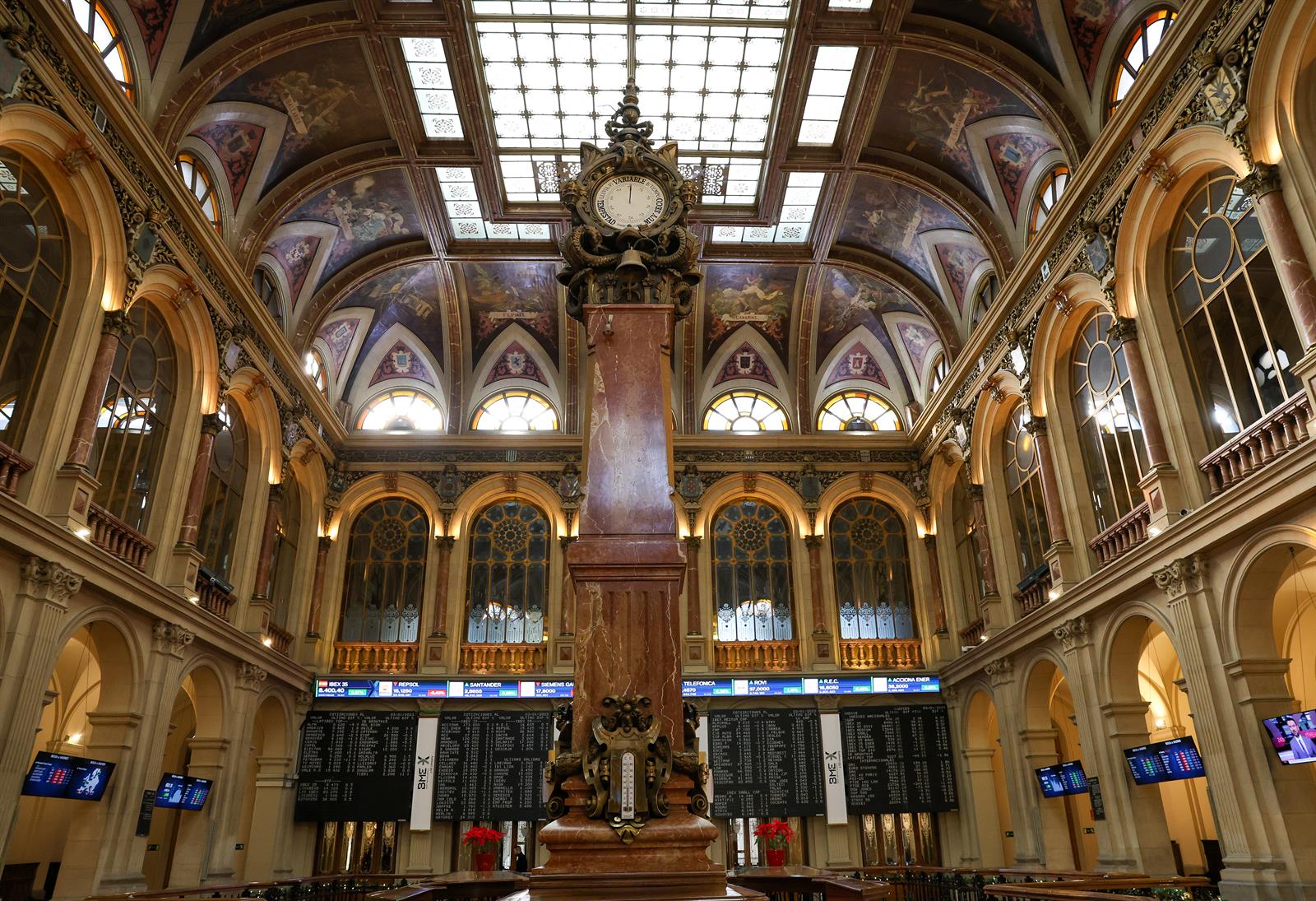 El Ibex 35 cede un 1,7% al cierre de la sesión y cae por debajo de los 9.100 enteros