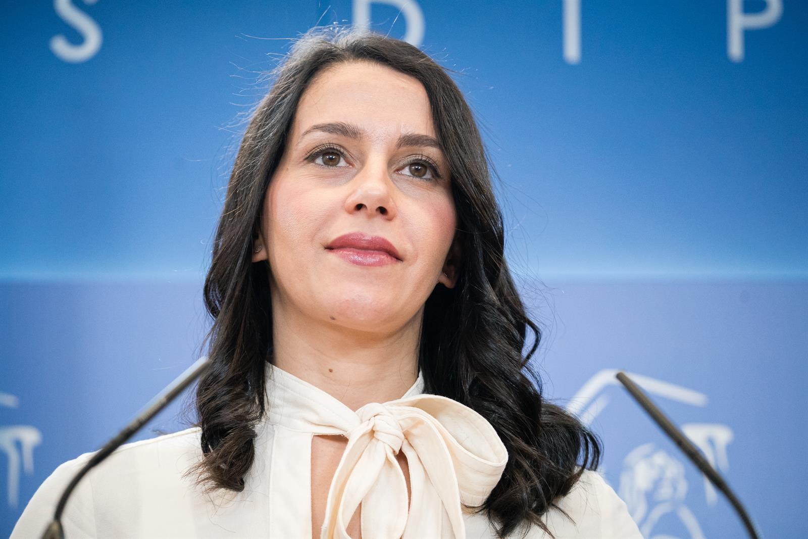 Cs ironiza sobre el aval estatal a la hipoteca: «Solo falta que si votas al PSOE te rebajen un 30% la casa»