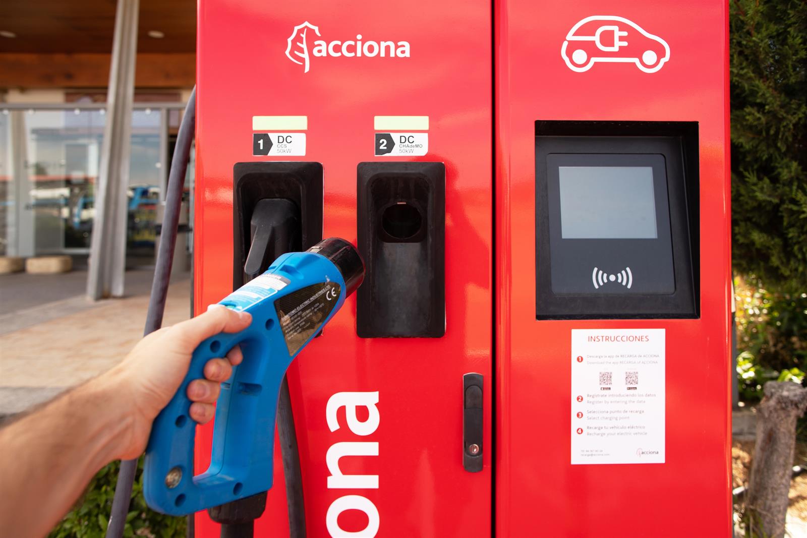 Acciona Energía se alía con Cushman & Wakefield para instalar puntos de recarga en centro comerciales