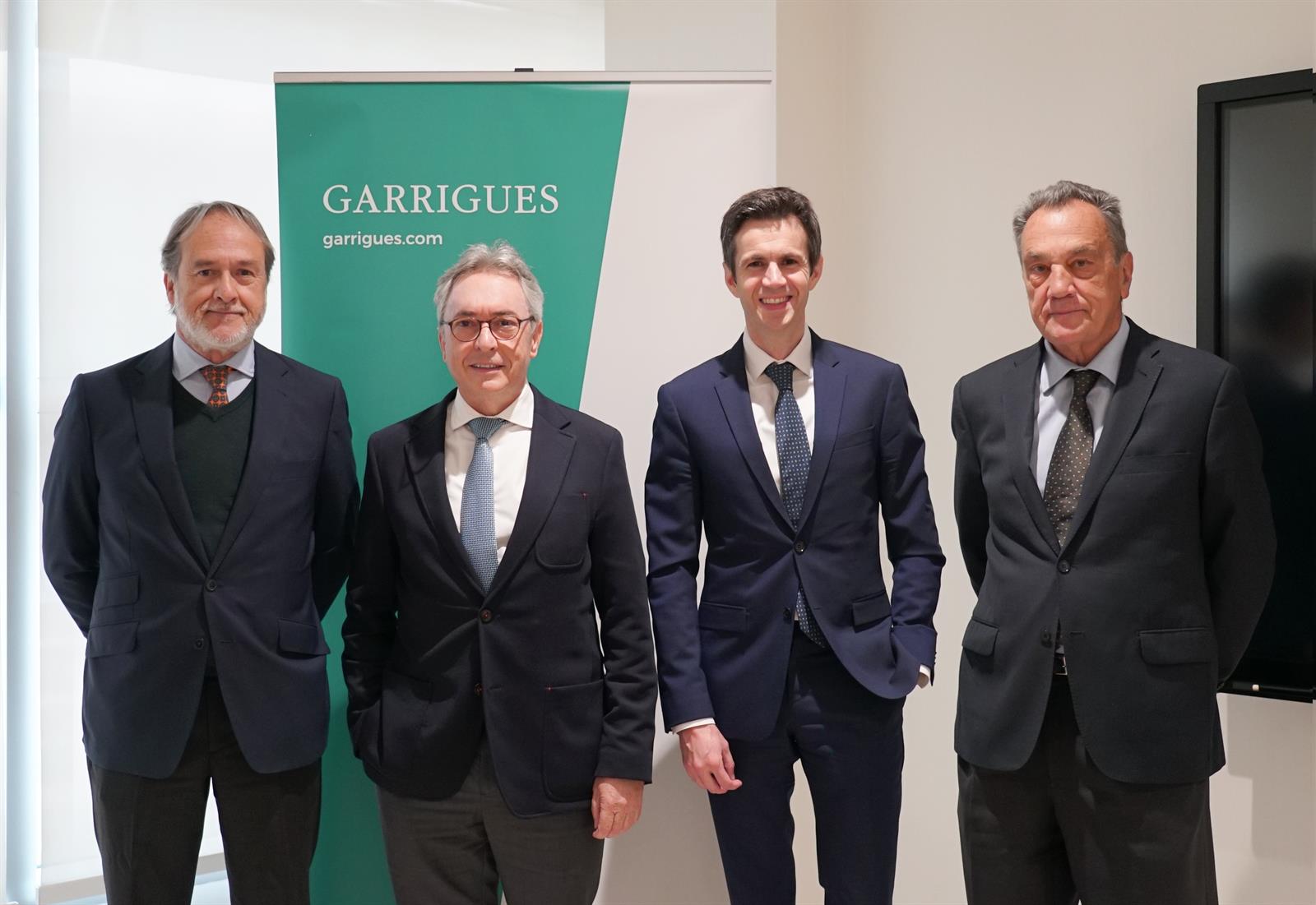 Fepex firma un acuerdo con Garrigues para facilitar apoyo jurídico especializado en Agribusiness