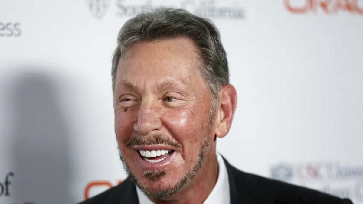 Quién es Larry Ellison, el hombre que ha superado a Bezos en la lista de los más ricos del mundo