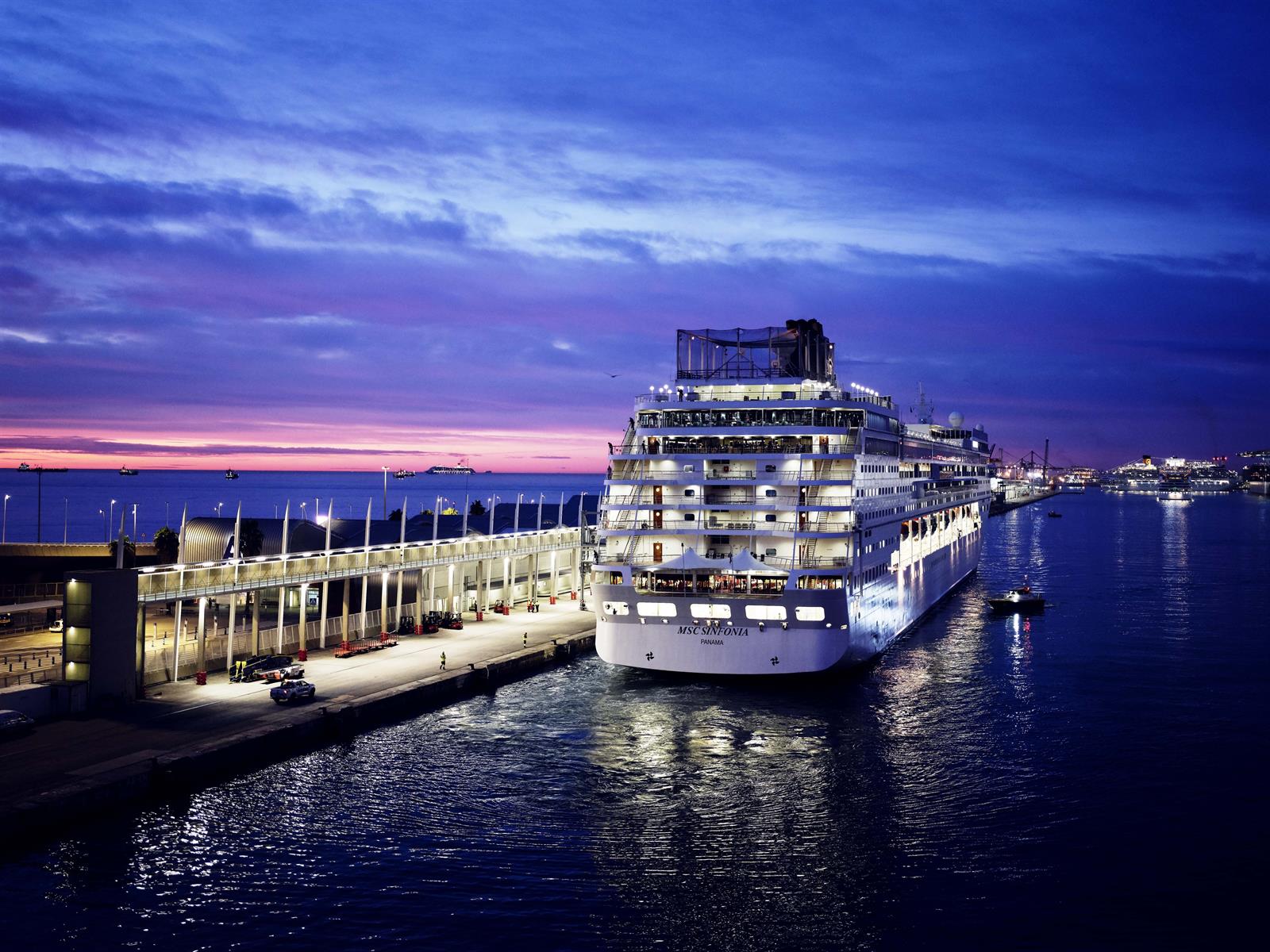 Residentes en Barcelona y cruceristas coinciden en que la ciudad está masificada