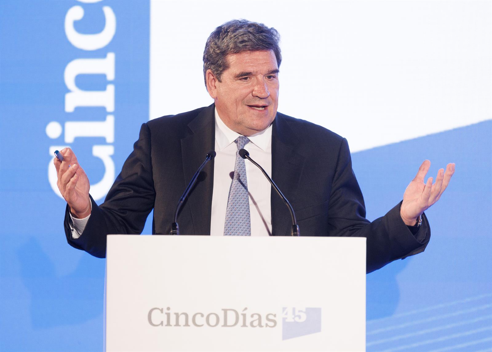 Escrivá asegura que la situación fiscal en España es «buena» y pide mirar más los datos que las previsiones