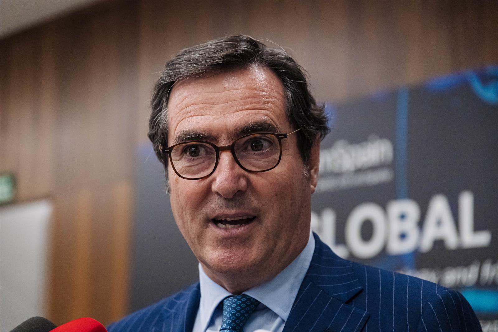 Garamendi ve en el Estatuto del Becario «un acto electoral» y cree que la «vocación es que no haya prácticas»