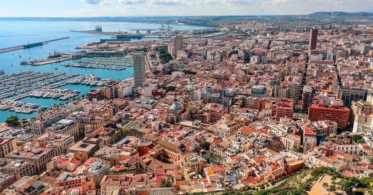 El alza de los tipos obliga a las familias a pagar un 46% más por sus hipotecas que en 2019, según Idealista