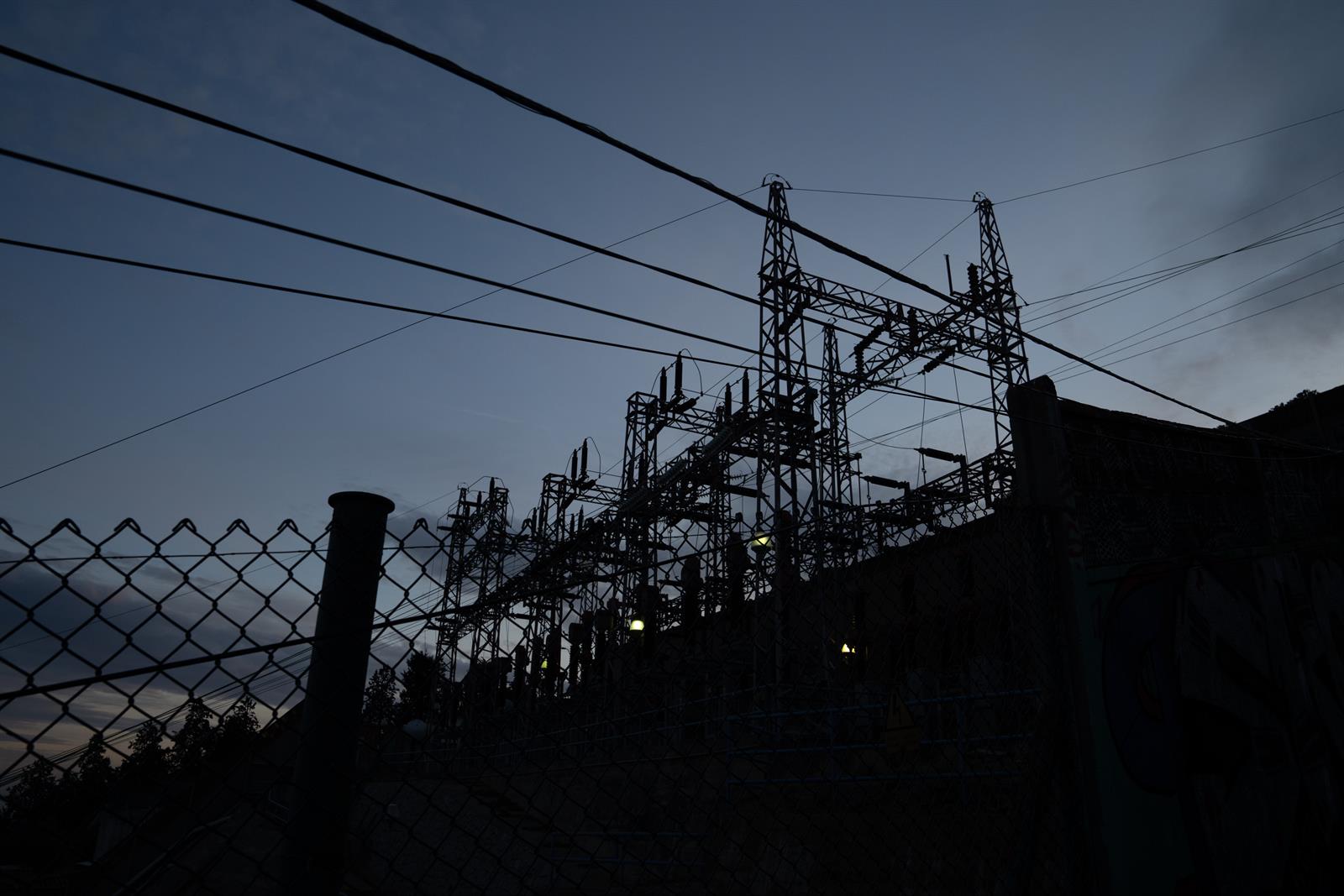 El precio de la luz cae este sábado un 20%, hasta los 97,49 euros/MWh