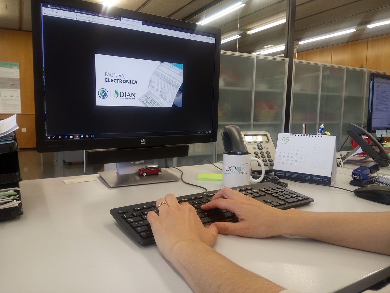 Asuntos Económicos lanza el proyecto para una factura electrónica en operaciones comerciales