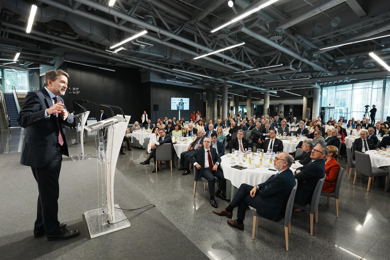 Imaz (Repsol) denuncia los carteles contra empresarios puestos por «los mismos totalitarios que ponían dianas»