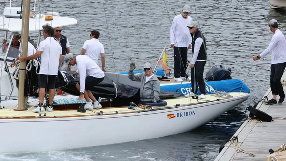 El rey emérito ya entrena en Sanxenxo para el Trofeo Hotel Carlos I de Silgar