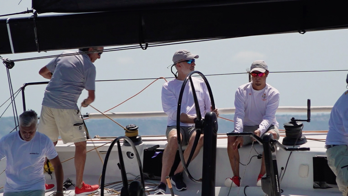 Así fue el entrenamiento del rey Felipe VI a bordo del Aifos para la 41ª Copa del Rey MAPFRE