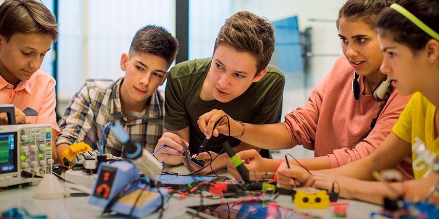 Los padres europeos, preocupados por la calidad de las herramientas digitales en las escuelas, según Vodafone