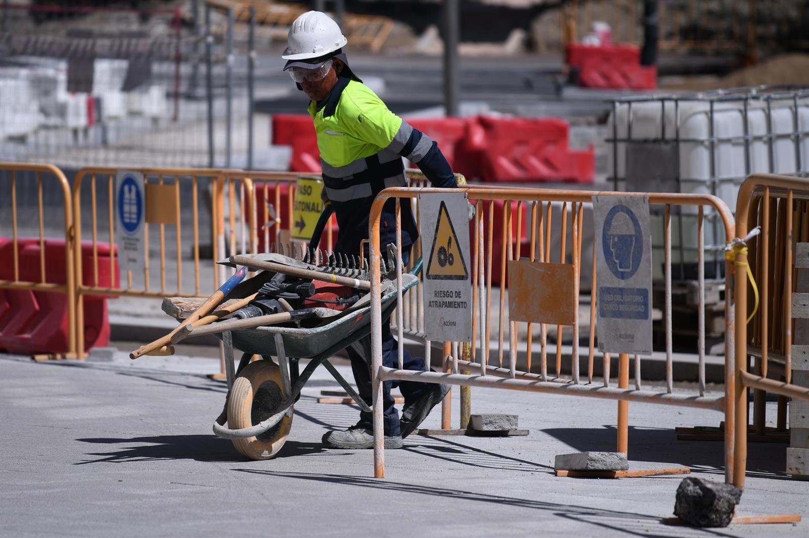 La construcción denuncia que las administraciones han disparado un 36% el uso de medios propios en 2023