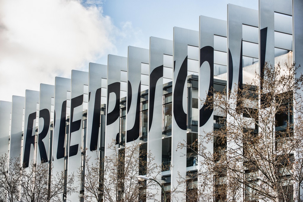 Norges Bank vuelve a mover posiciones en Repsol y rebaja su participación al 4,691%