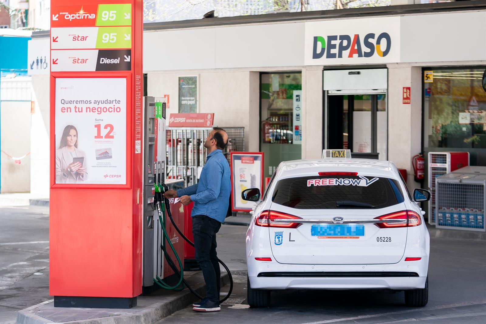 Los carburantes prosiguen al alza y tocan máximos desde principios de mayo
