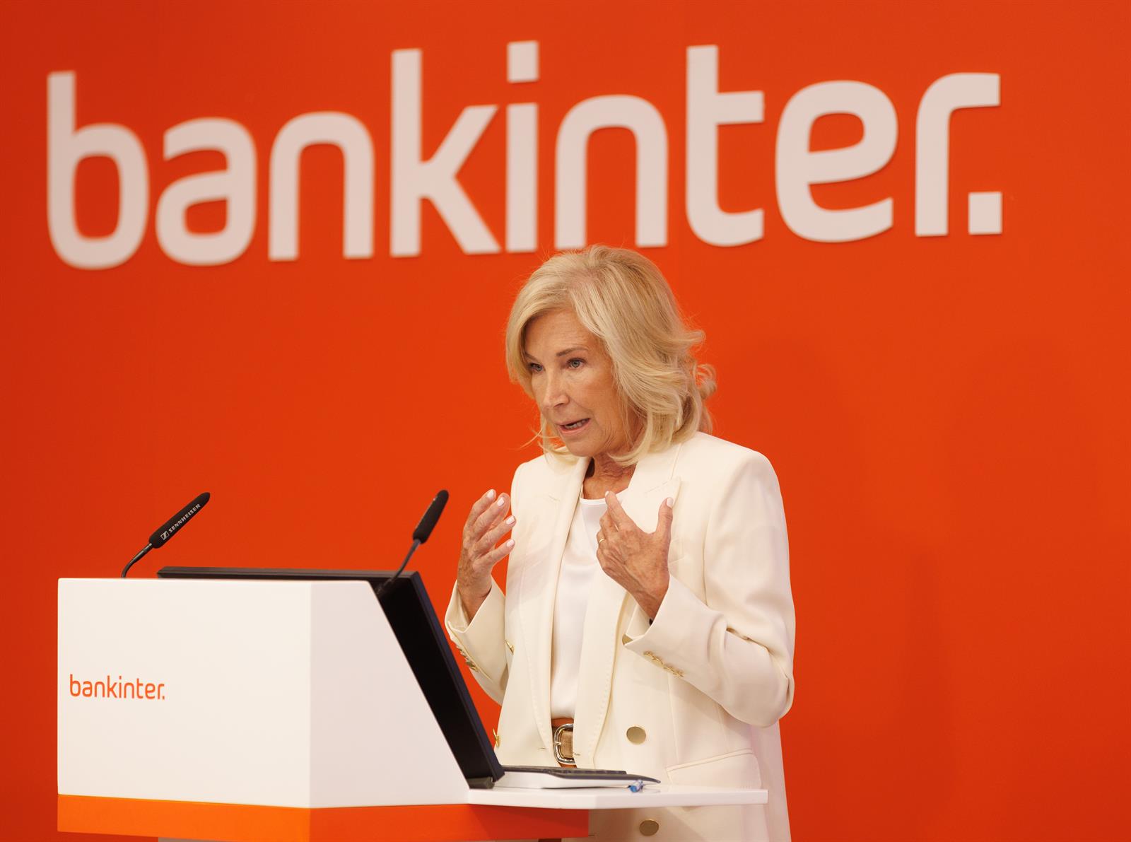 Dancausa (Bankinter) pide al futuro Gobierno derogar el impuesto y que acierte en política económica