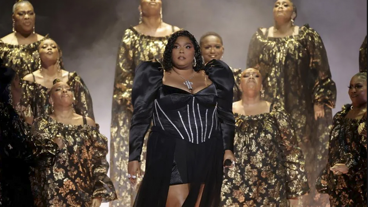 Lizzo no es la primera: seis artistas que han sido demandados por sus empleados