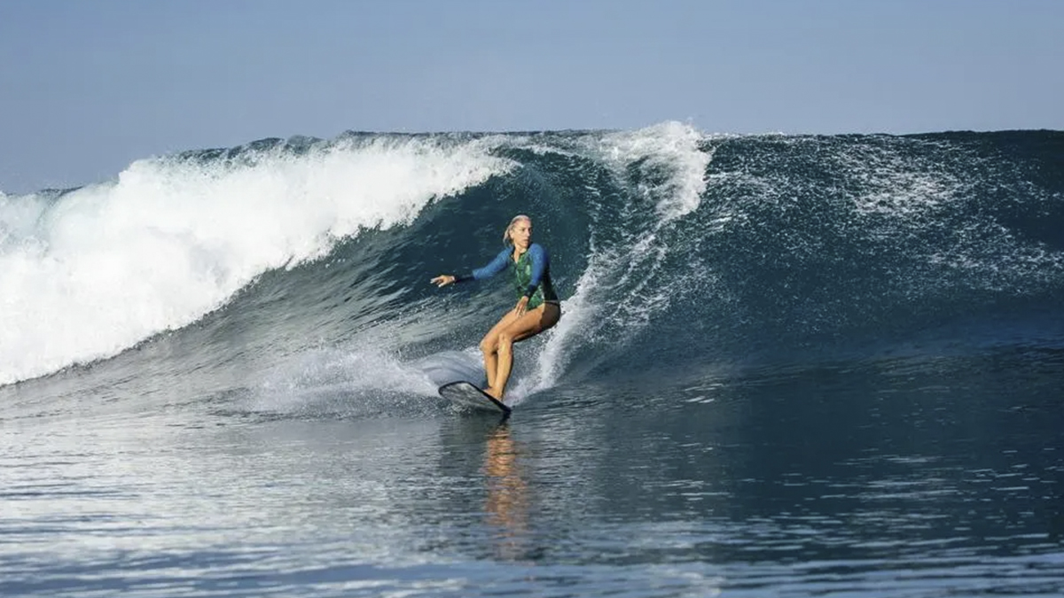 La surfista que quiere empujar a las mujeres a probar nuevas experiencias