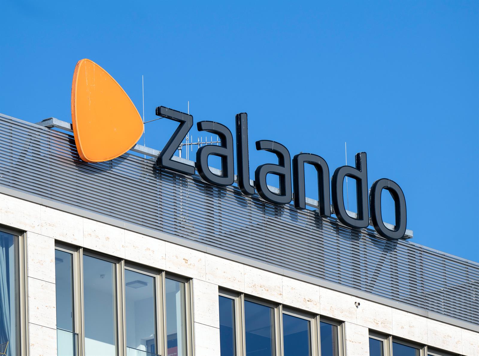 Zalando Más Que Cuadruplica Su Beneficio En El Segundo Trimestre Y ...