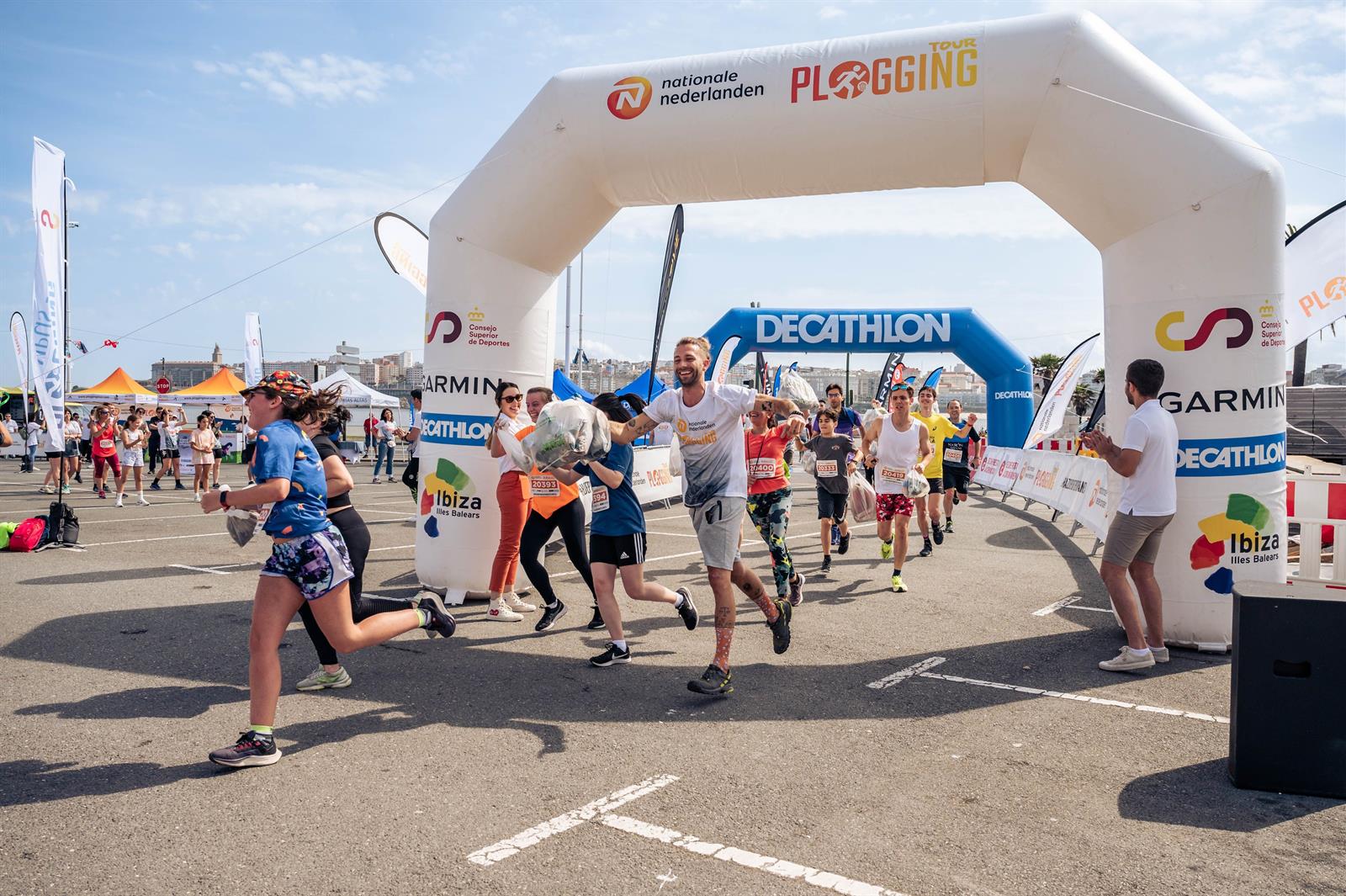 Ibiza referente en impulsar el deporte con propósito: nueva edición del Nationale-Nederlanden Plogging Tour