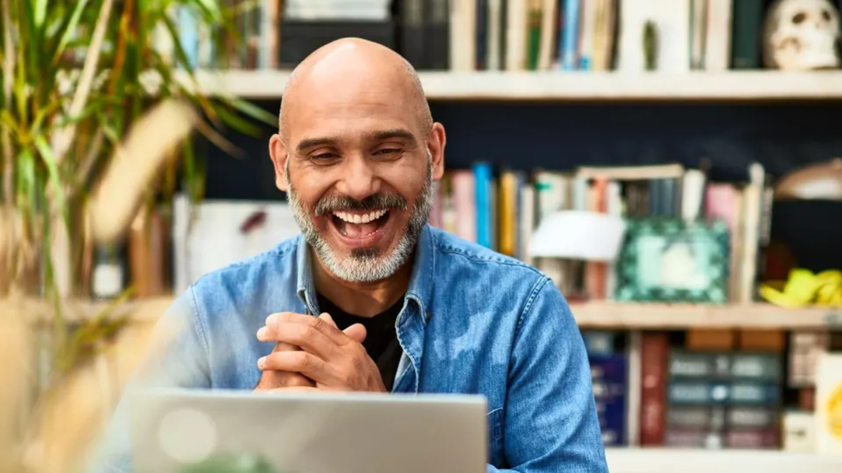 Cómo escribir un resumen de un currículum profesional con ejemplos y enlaces de IA