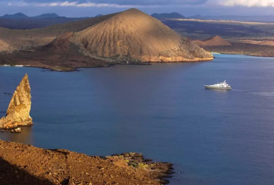 Aqua Expeditions organiza viajes en el primer superyate de Galápagos