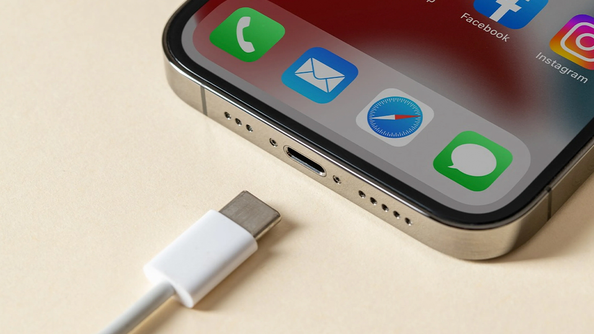 Apple confirma a regañadientes que tendrá que usar el conector USB-C en sus  próximos iPhones