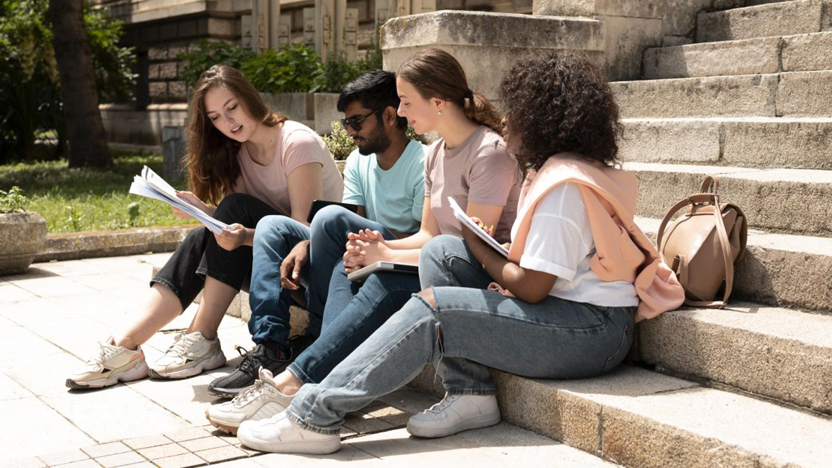 Amazon desvela lo más relevante para los universitarios: aumento del gasto académico, tecnología en el estudio e inversión en entretenimiento por streaming