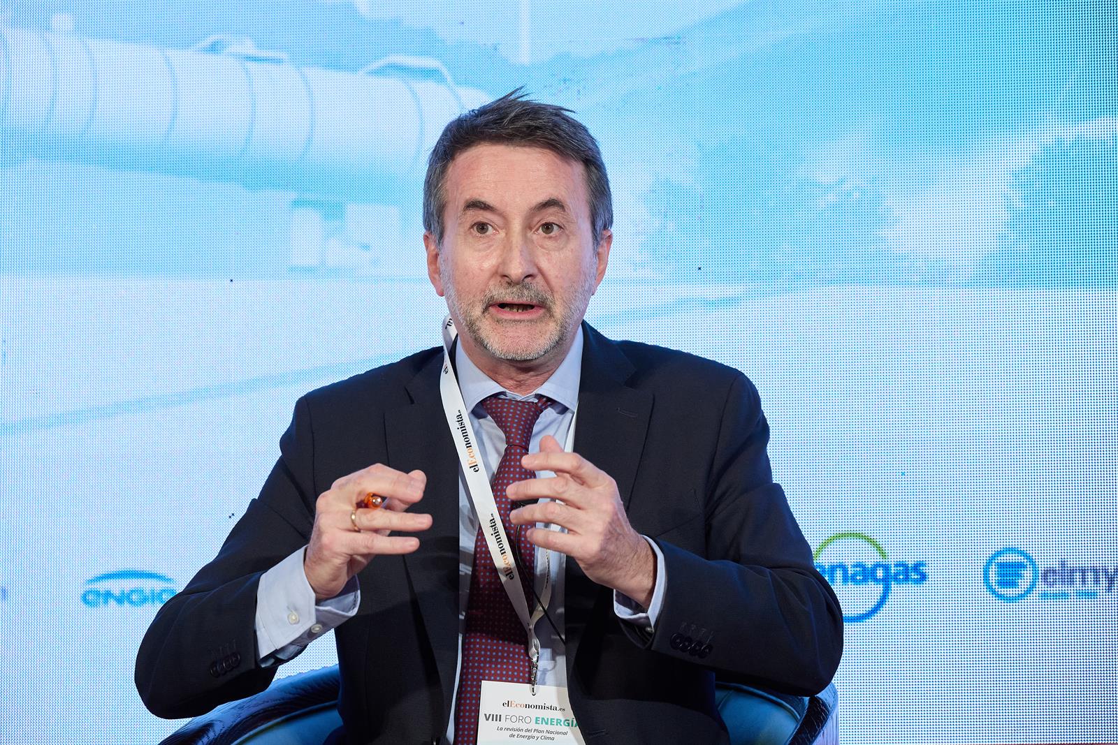 Las energéticas exigen políticas para una energía más barata, un PNIEC más realista y menos burocracia