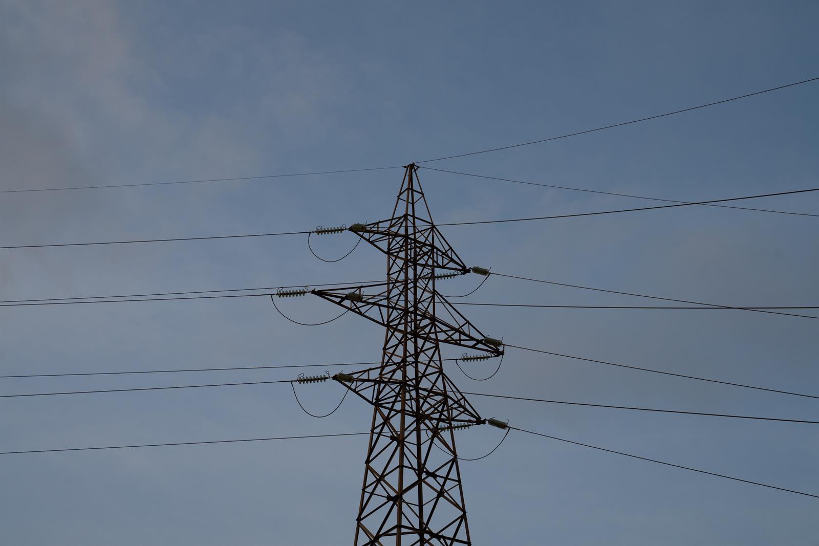 El precio de la luz subirá este domingo un 1,36%, hasta los 102,07 euros/MWh