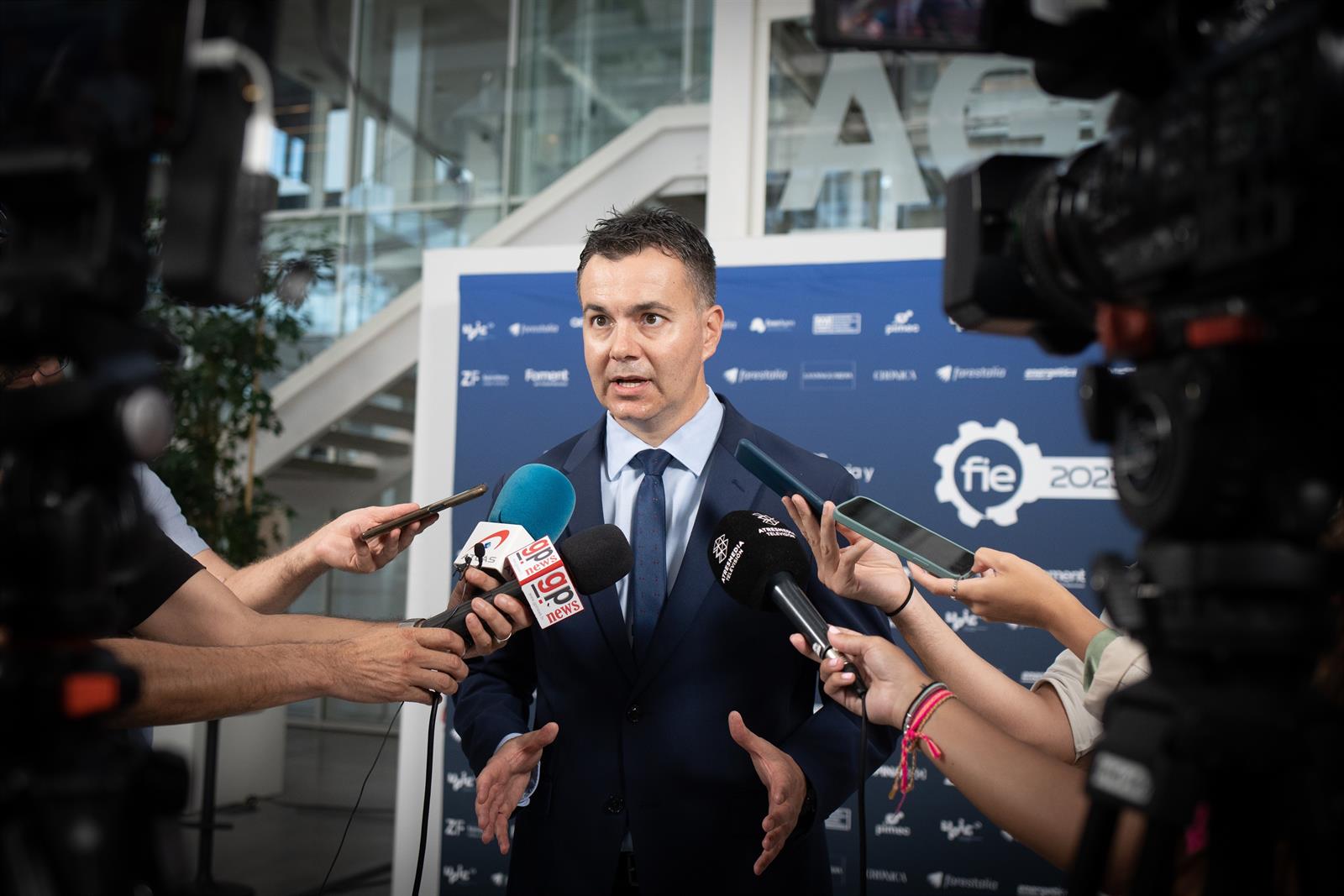 Industria afirma que el Gobierno estudiará «con rigor» la entrada de STC en Telefónica