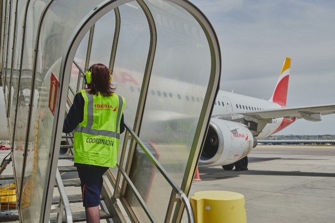 Iberia mejora los contratos de 2.500 trabajadores de ‘handling’