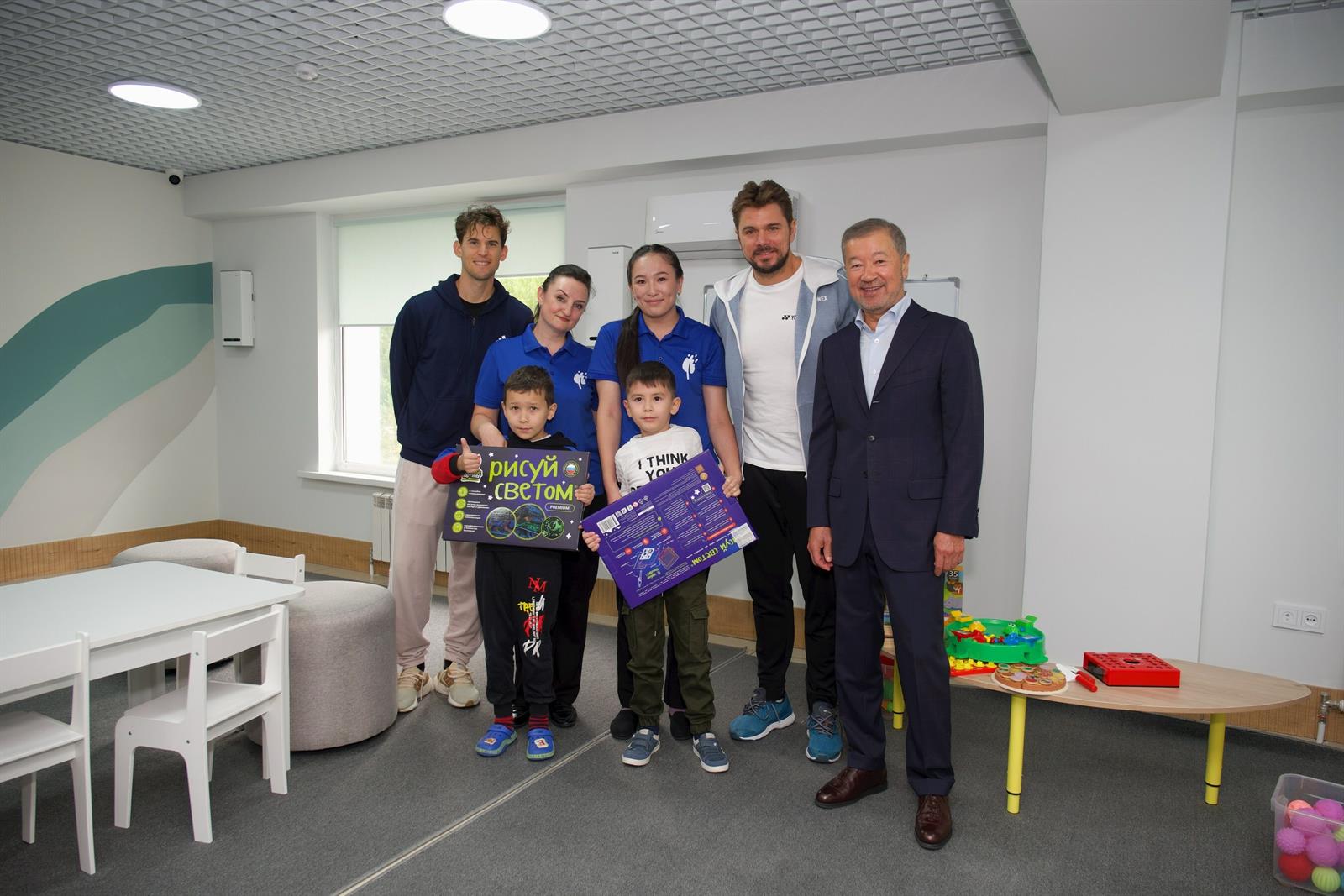 Tenistas de renombre mundial visitan el Centro de Autismo en Astana