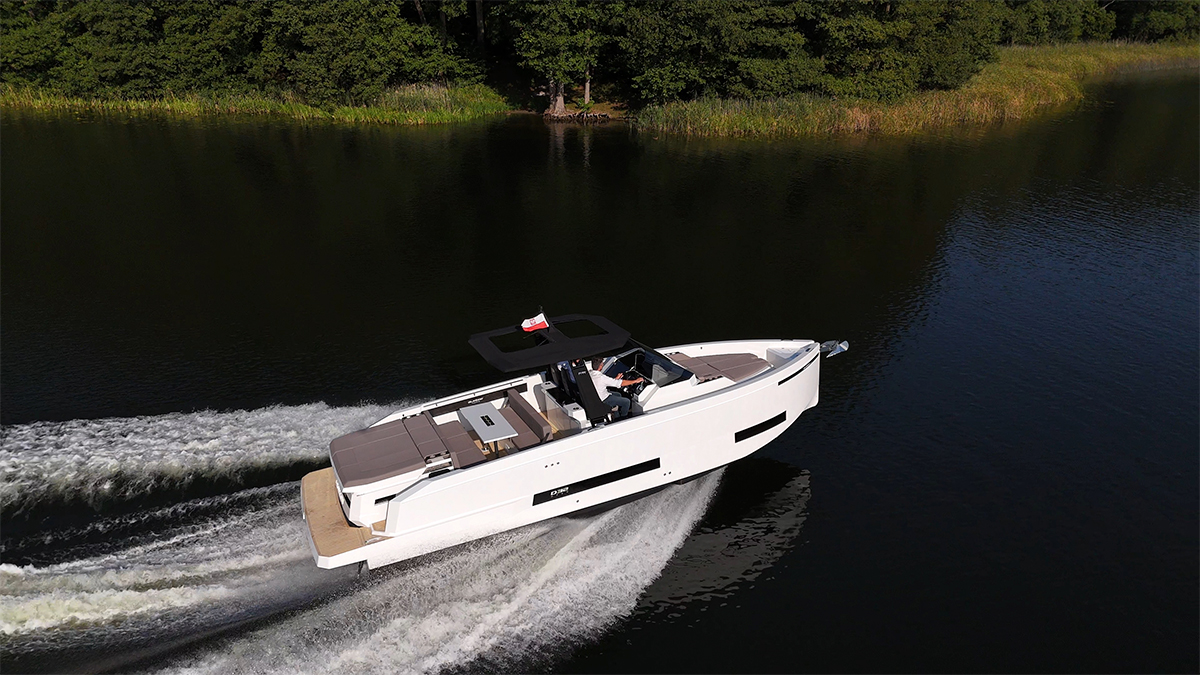 Dentro del D32 Open, el nuevo compacto de De Antonio Yachts