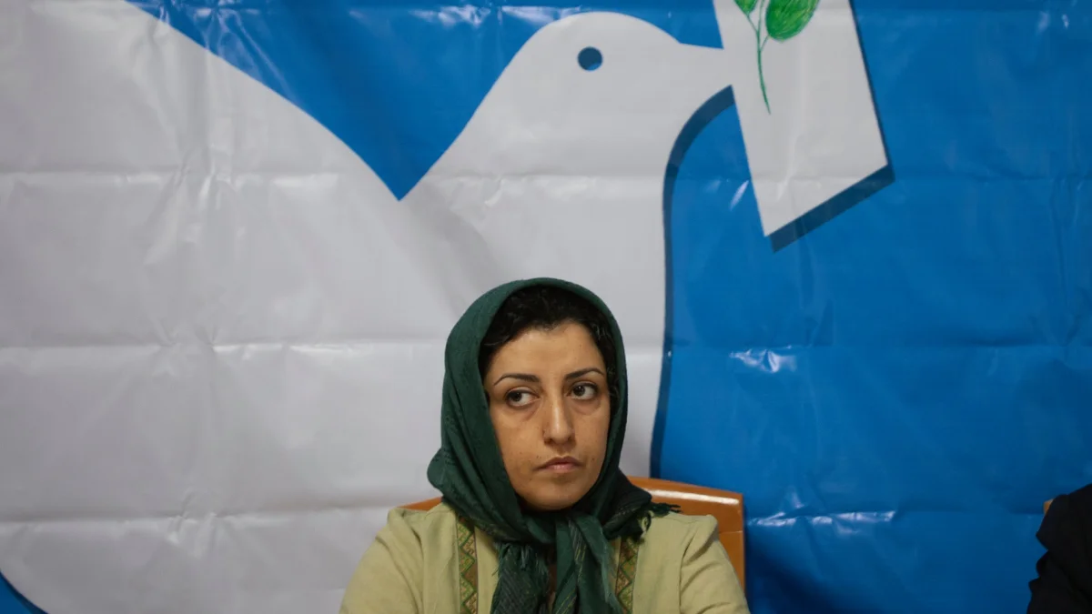 Casi un millón de euros para la ganadora del Nobel de La Paz, la activista iraní Narges Mohammadi