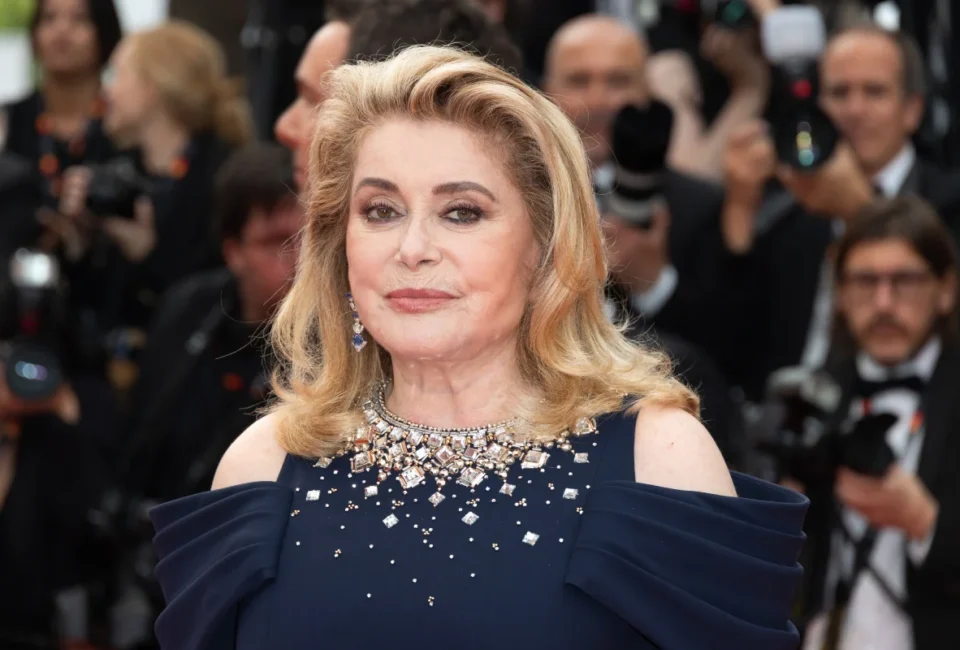 Fría, burguesa y gran actriz. Te adoramos Catherine Deneuve. Felices 80 años